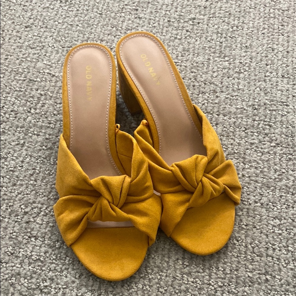 Old Navy Women's Yellow Bow Slide Sandals Sz 7